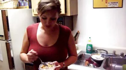 Poussin video gratuite de mature avec joie donnant dans le cul serré