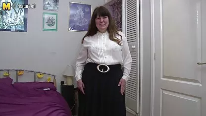 Un vidéos gratuites de femmes matures homme baise une jeune étudiante russe