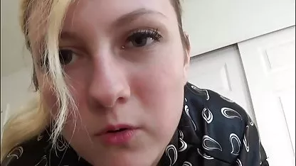 Chienne avec des tatouages video gratuite sexe femme mure saute sur le phallus fort