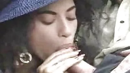 Les athlètes travaillent video de femme mature gratuit dur en tant que membre dans le cul brunette