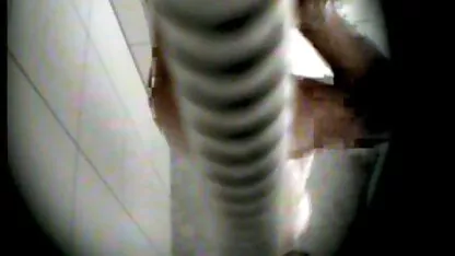 La fille a fini de poser vidéos de femmes matures nues 69