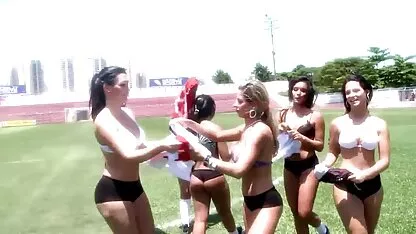 Étudiant transexuelle baise dans le vestiaire enseignant videos matures gratuites