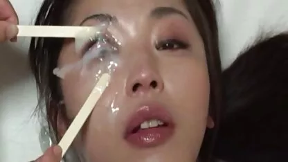 Grand-père baise jeune videos gratuites de femmes mures et a passé sa bouche