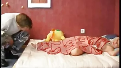 Masturbation solo avec un gémissement bébé est video x amateur femme mature maigre