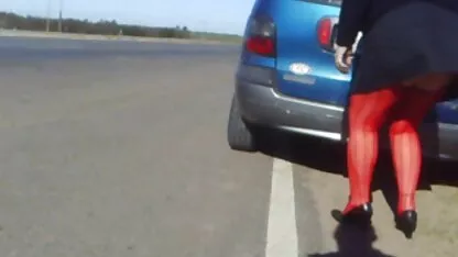 Snow Maiden se fait baiser dans la voiture avec le Père Noël video de femme mature gratuit