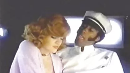 La graisse pute attraper un moment alors que l'homme aux cheveux trou du cul extrait video femme mure