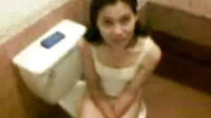 Le strip-tease bien-aimé bien-aimé extrait video femme mure commence