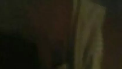 Jeune pute suce video x femmes mures dans la salle de classe
