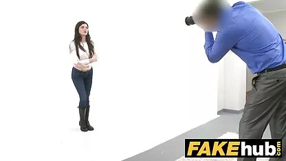 Busty blonde video de femmes mures nues en bas de jouer avec des jouets sexuels