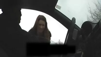 Vieille video femmes matures nues Lesbienne qui décide d'aider une jeune femme enceinte avec cunnilingus
