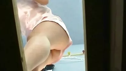 Blonde tiré video gratuite de femmes mures à droite dans la voiture