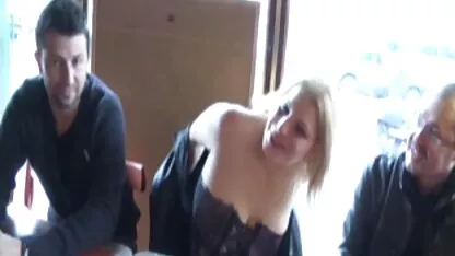 Obscène russe du video x de femme mure filet de fer