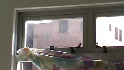 L'homme a déchiré la beauté pendant que extrait video femme mure les filles dorment profondément