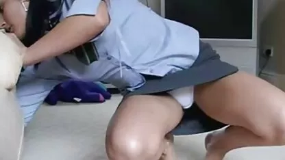 Un étudiant convaincre les vidéos femmes mûres gratuites mères amis de baiser avec bella