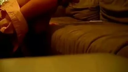 Le violeur attrape une fille dans la forêt et forcé de femmes matures video gratuite la baiser